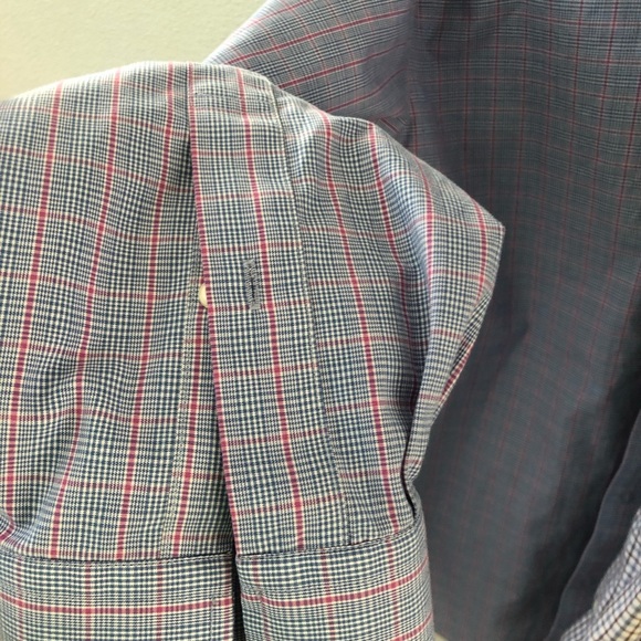 Pair of Jos A Bank dress shirts - Picture 4 of 6